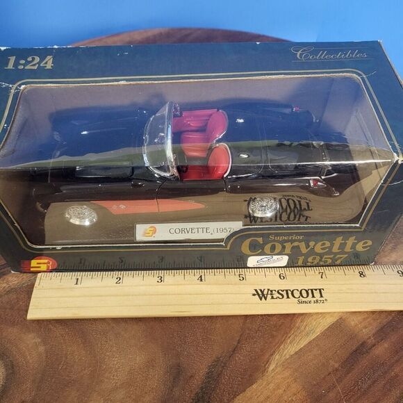 Sunnyside Superior 1957 Chevrolet Black / Red Corvette Model Car 1:24 DieCast - Picture 4 of 16